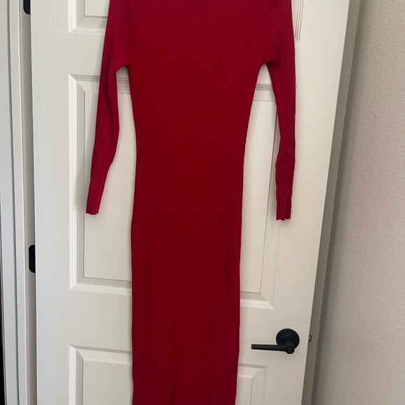 Cute red dress with black buttons. - Picture 4 of 4